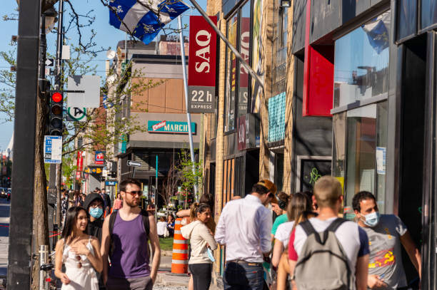 La carte de points Inspire de la SAQ est bien instaurée chez les consommateurs québécois. Bien que le programme de récompenses existe depuis moins de six ans, environ 2,1 millions de personnes y ont déjà adhéré. La SAQ vous promet de cumuler des points, de recevoir des offres personnalisées et de réduire le montant de vos prochains achats. Bien que cumuler des points puisse sembler interminable, plusieurs offres et manipulations peuvent vous permettre de maximiser vos ristournes.